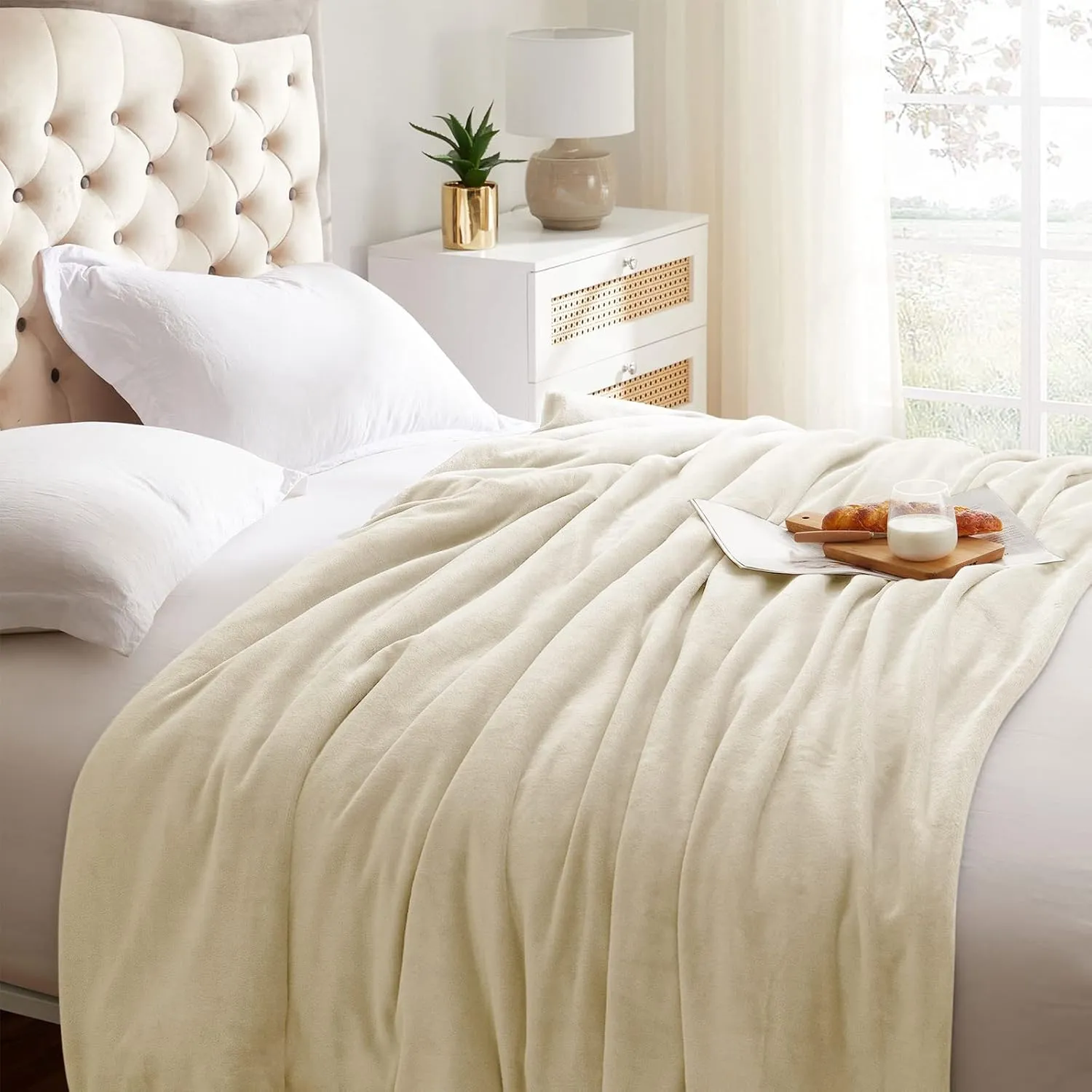 KMUSET Super Soft Throw Blanket Premium Silky Flannel Fleece Throw Size Beige Microfiber Lightweight Blanket All Season Use